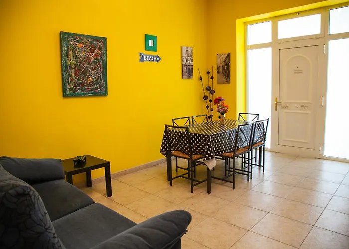 若斯雷欧尼公寓 *